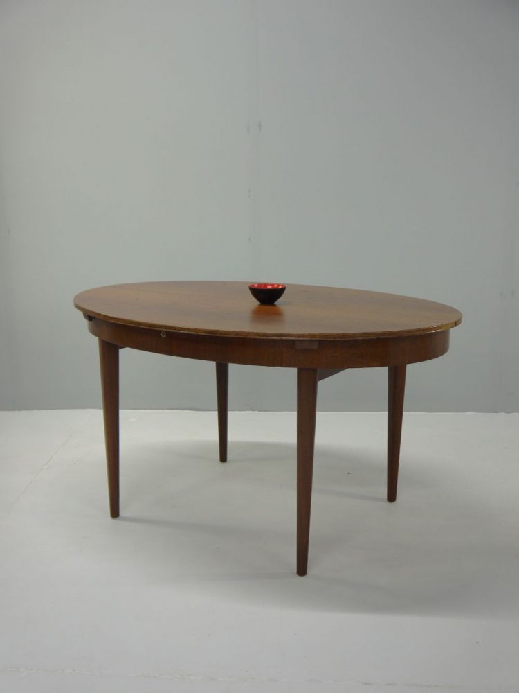 Greaves and Thomas – Extending Dining Table