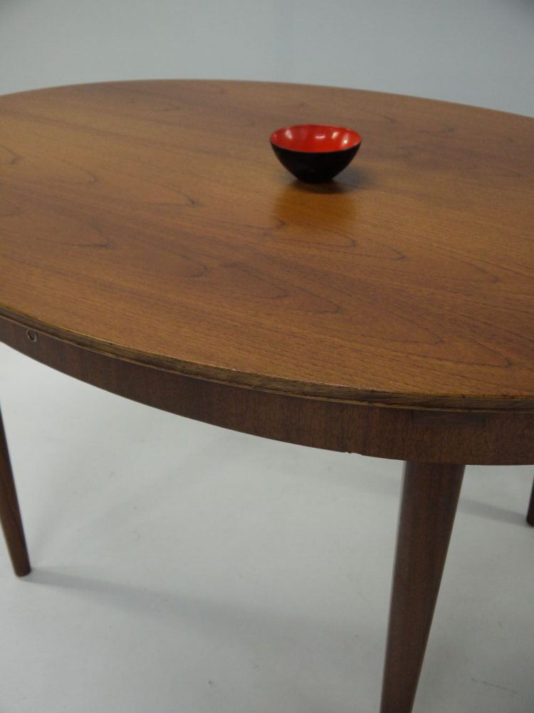 Greaves and Thomas – Extending Dining Table