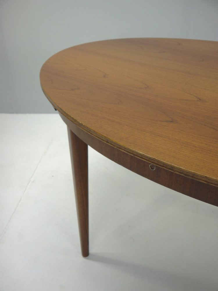 Greaves and Thomas – Extending Dining Table