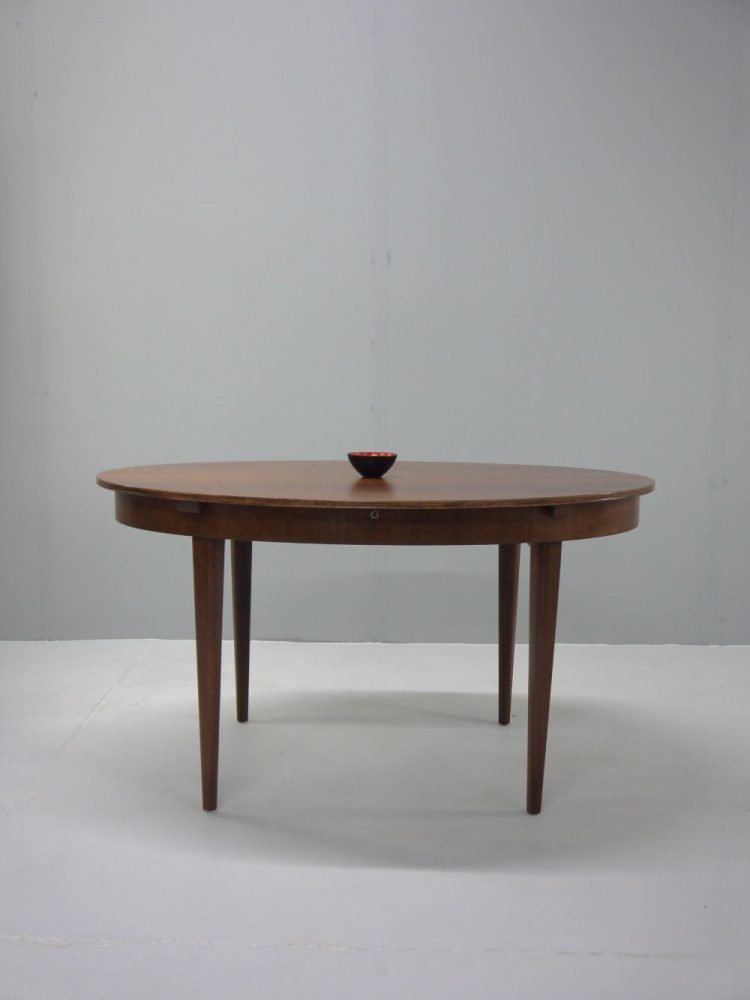 Greaves and Thomas – Extending Dining Table