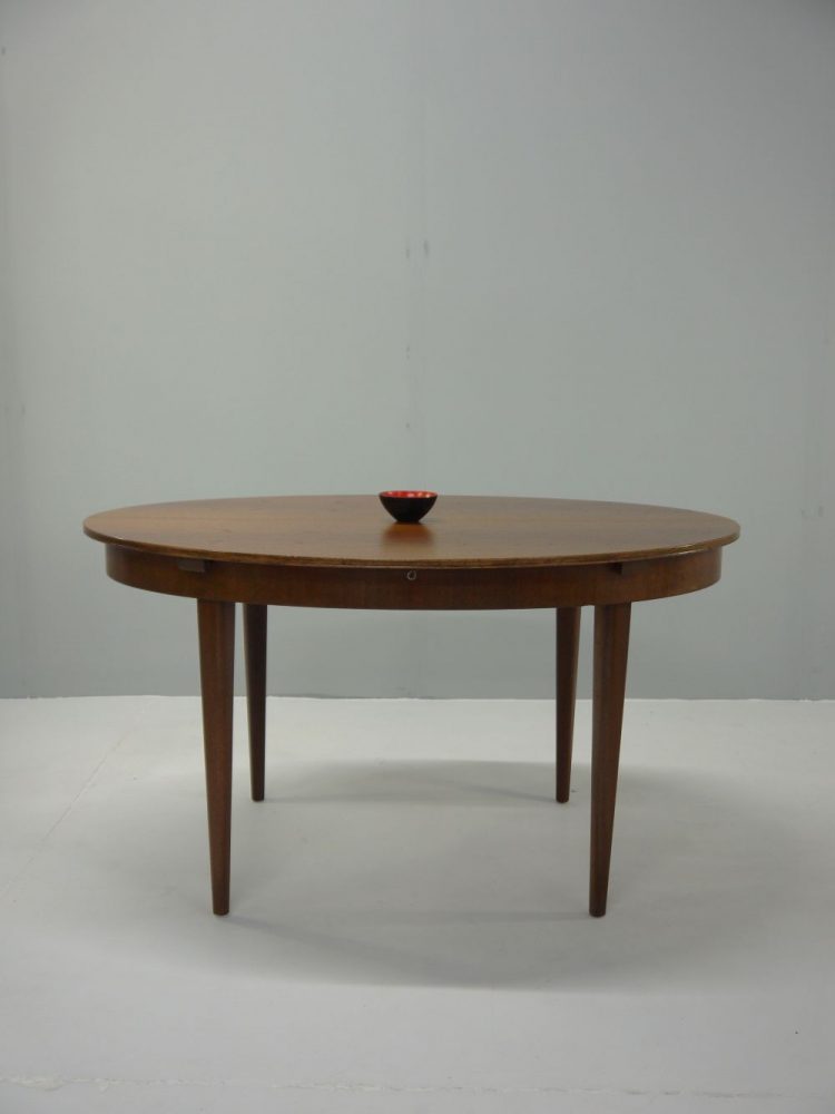 Greaves and Thomas – Extending Dining Table