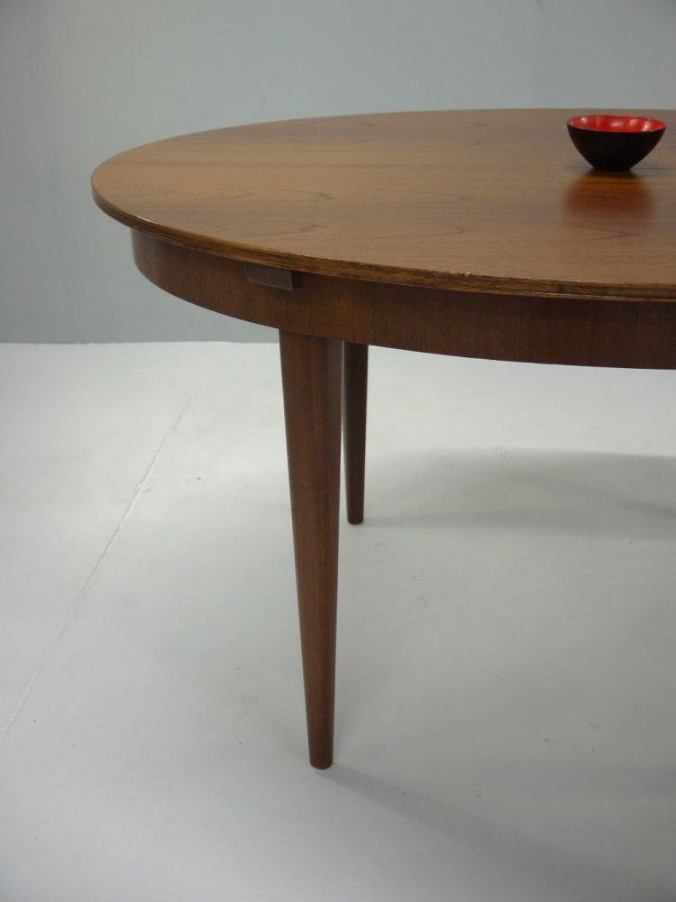 Greaves and Thomas – Extending Dining Table