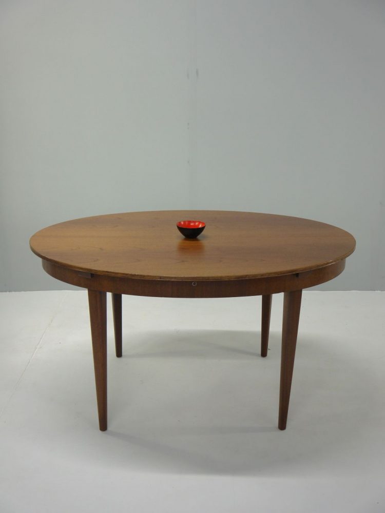 Greaves and Thomas – Extending Dining Table