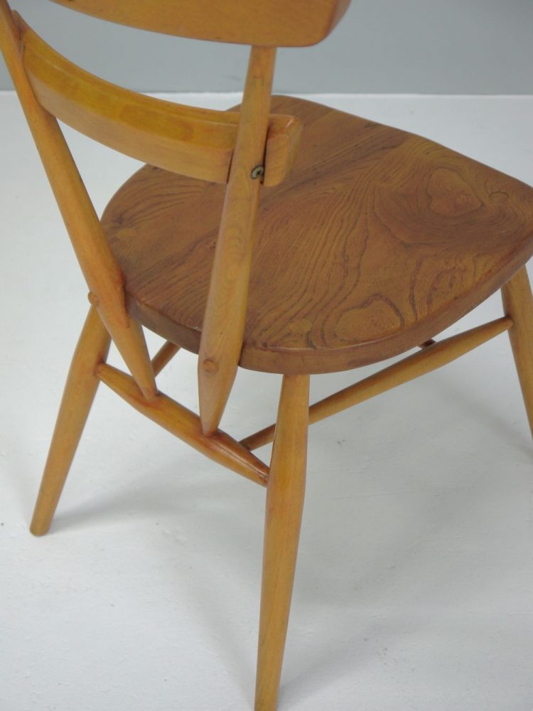 Lucian Ercolani – Green Dot Stacking Chair