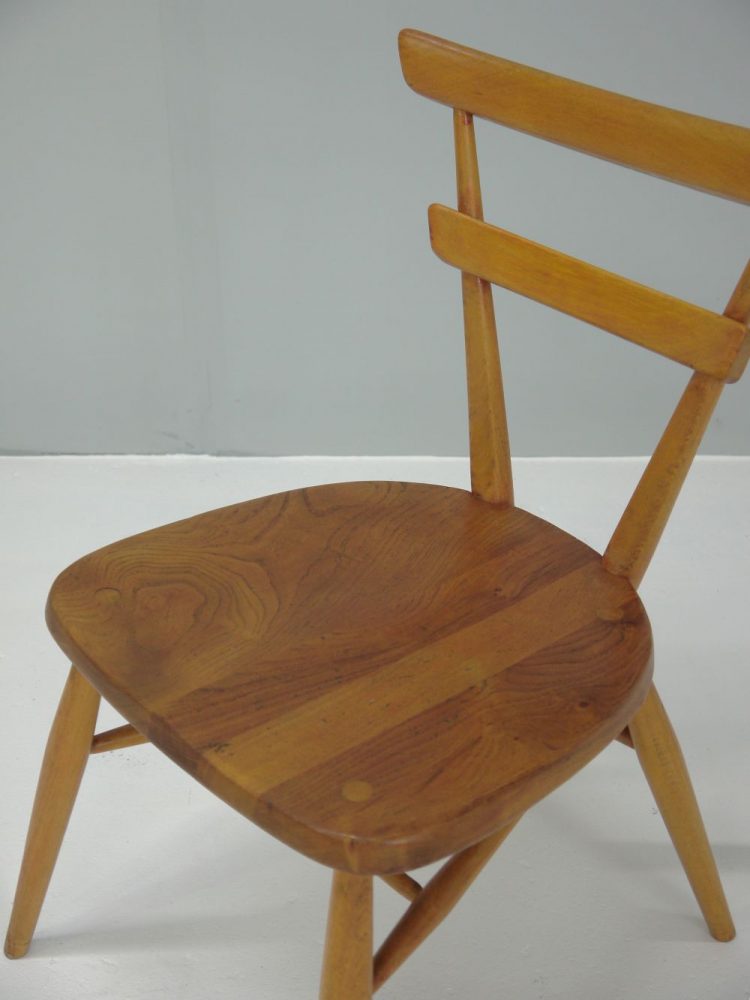 Lucian Ercolani – Green Dot Stacking Chair