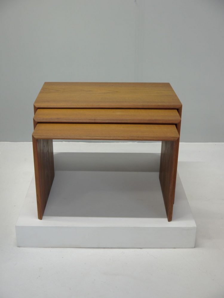 Vildbjerg Mobelfabrik – Danish Bedside Drawer and Nest of Tables