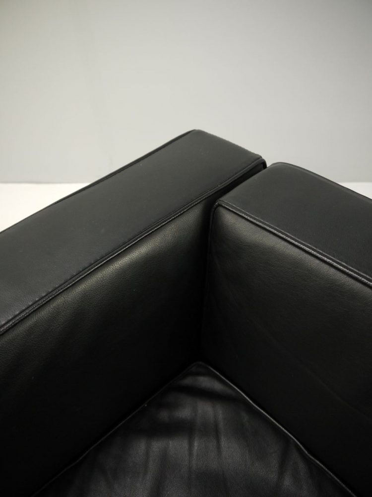 Le Corbusier – LC2 Armchair Italy