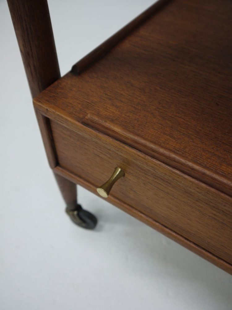 White and Newton – Drinks Trolley