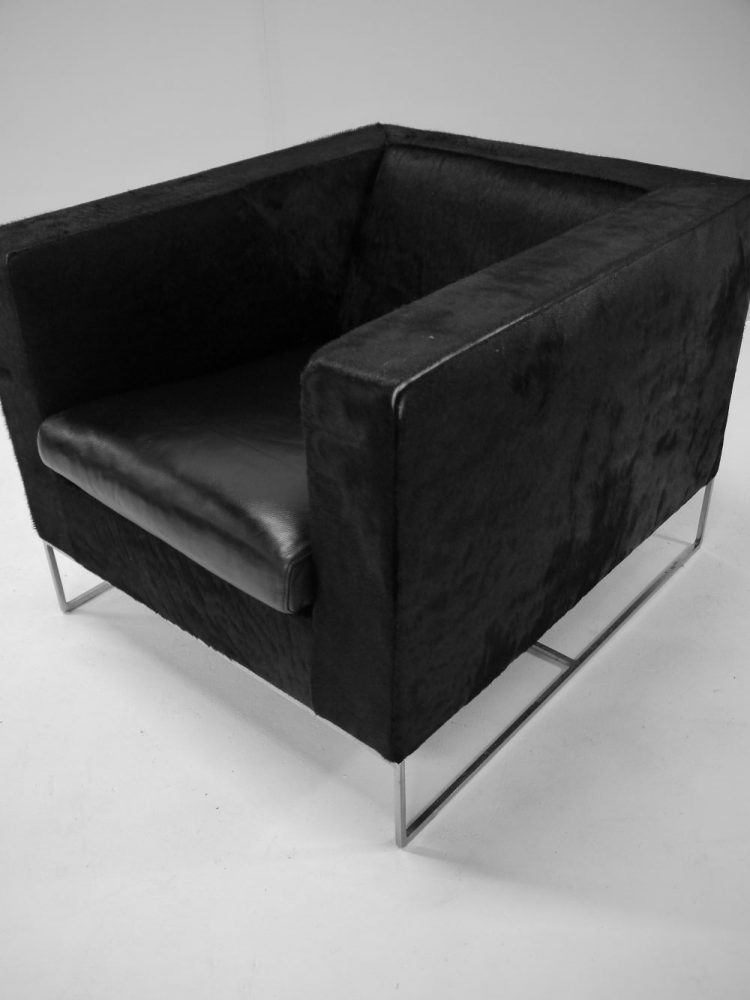 Minotti Kee – Pair of Black Leather and Pony Hide Lounge Chairs