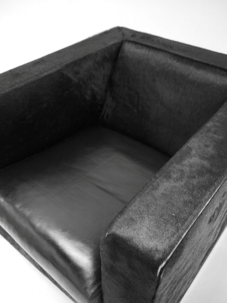 Minotti Kee – Pair of Black Leather and Pony Hide Lounge Chairs