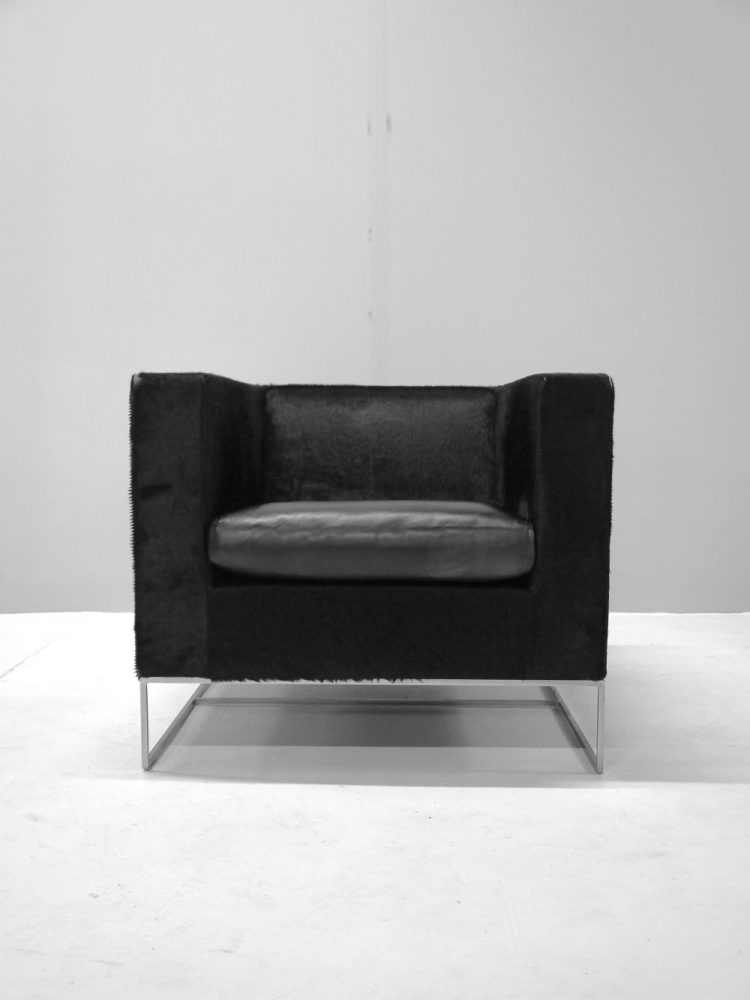 Minotti Kee – Pair of Black Leather and Pony Hide Lounge Chairs