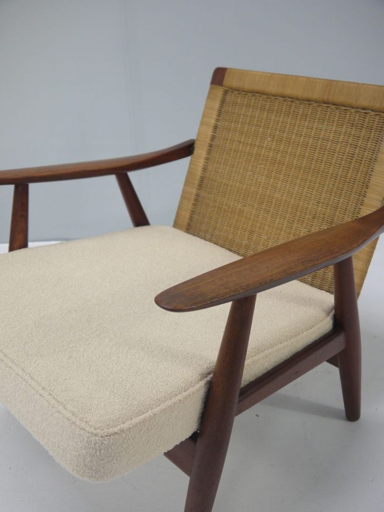 Hans Wegner – Rare Pair of Early Production GE270 Lounge Chair with Cane Back