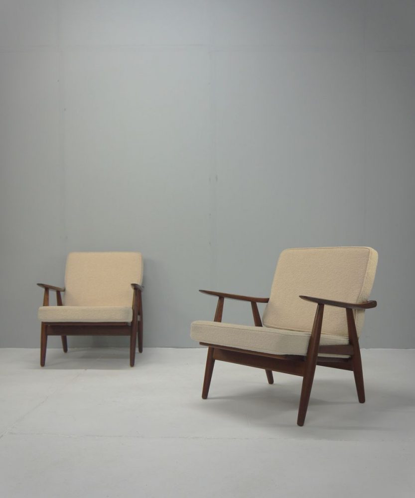 Hans Wegner – Rare Pair of Early Production GE270 Lounge Chair with Cane Back