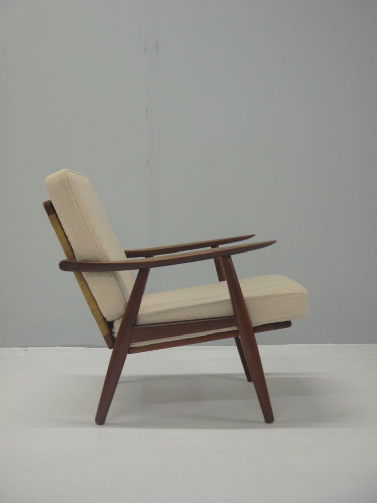 Hans Wegner – Rare Pair of Early Production GE270 Lounge Chair with Cane Back