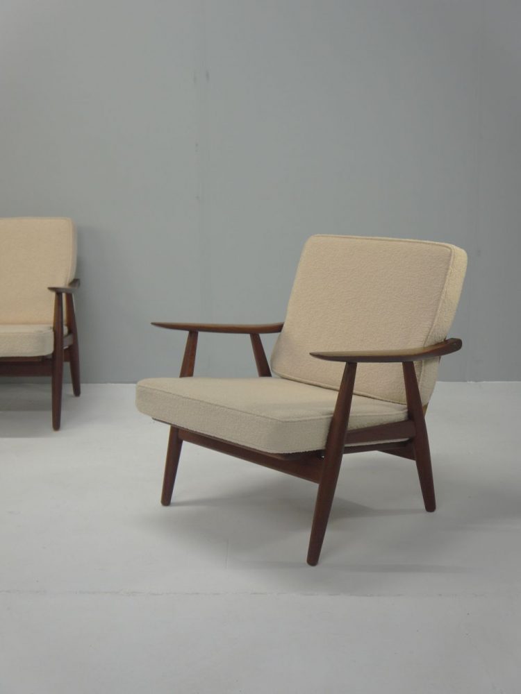Hans Wegner – Rare Pair of Early Production GE270 Lounge Chair with Cane Back