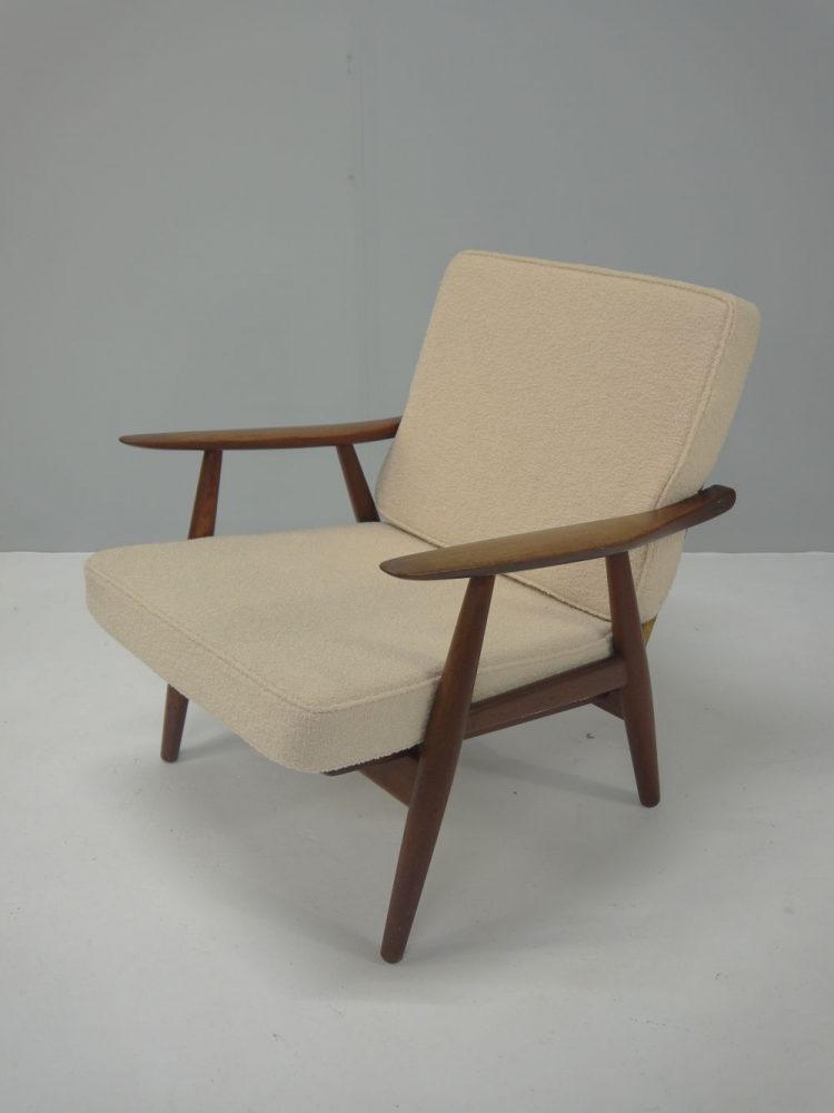 Hans Wegner – Rare Pair of Early Production GE270 Lounge Chair with Cane Back