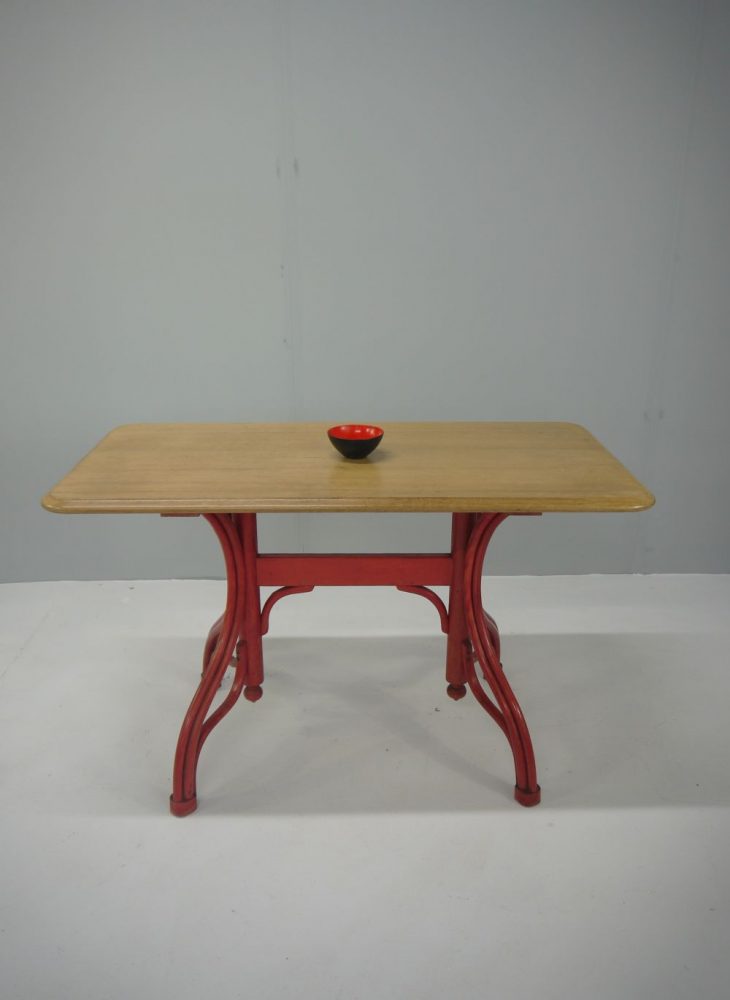 Thonet – Bentwood Brasserie Table