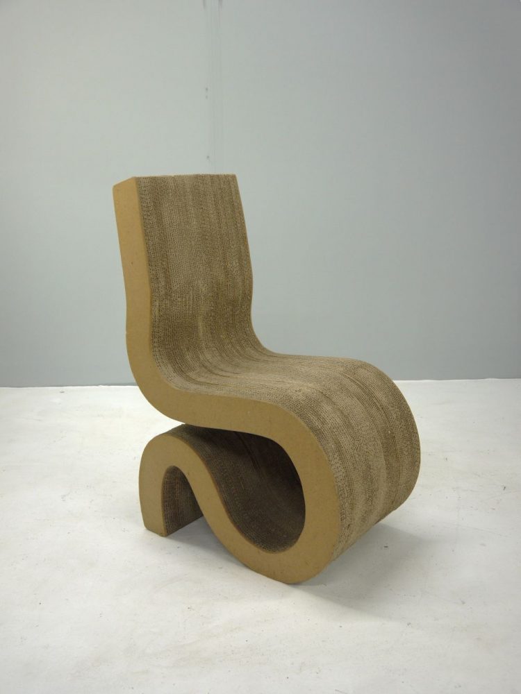 Frank Gehry – Cardboard Wiggle Chair