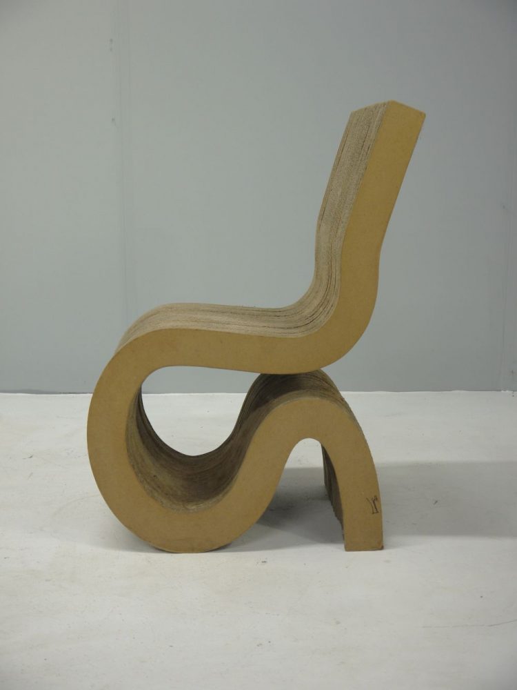 Frank Gehry – Cardboard Wiggle Chair