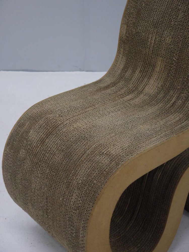 Frank Gehry – Cardboard Wiggle Chair