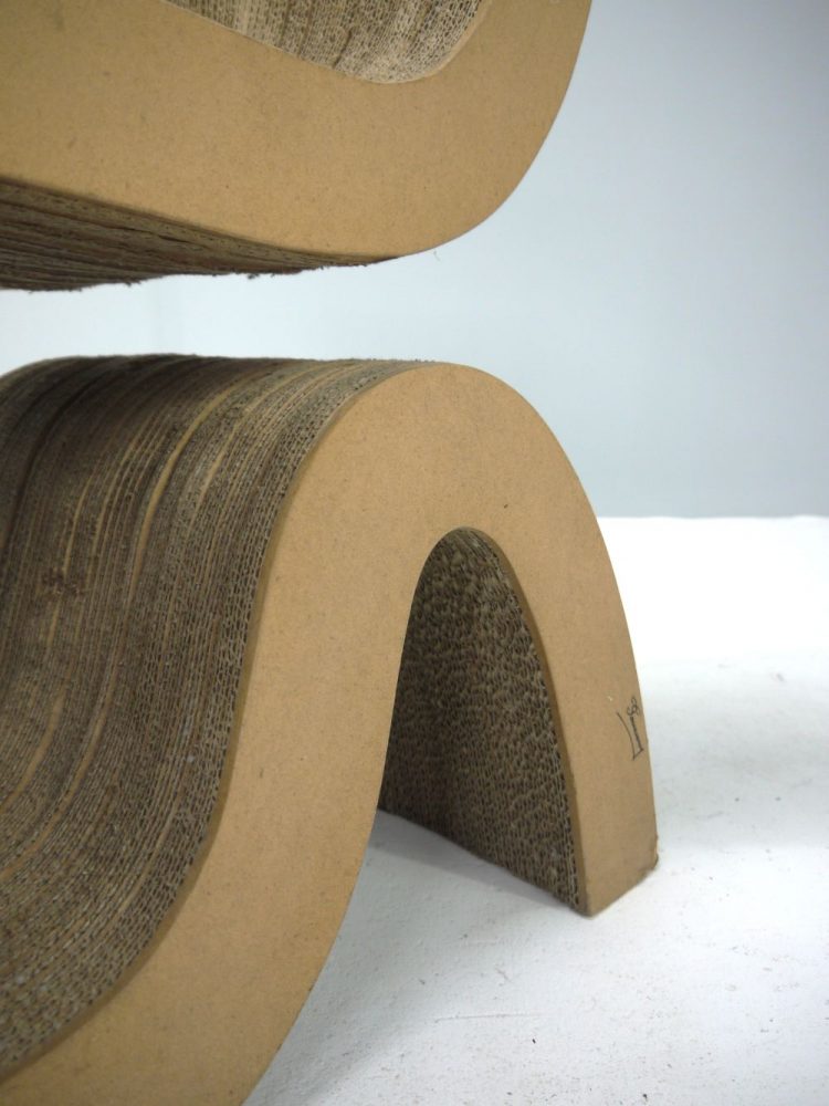 Frank Gehry – Cardboard Wiggle Chair