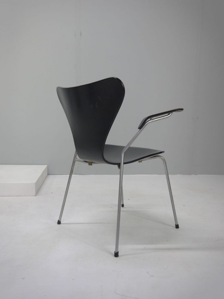 Arne Jacobsen – Early Model 3207 Chair for Fritz Hansen.