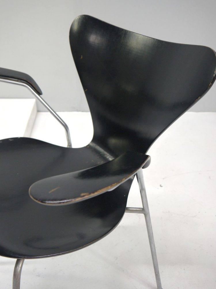 Arne Jacobsen – Early Model 3207 Chair for Fritz Hansen.