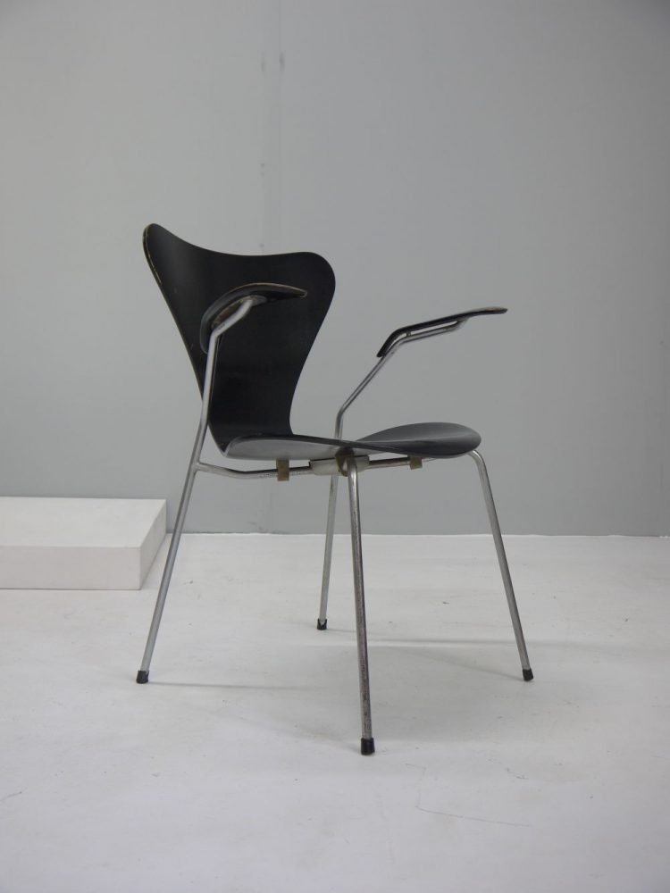 Arne Jacobsen – Early Model 3207 Chair for Fritz Hansen.